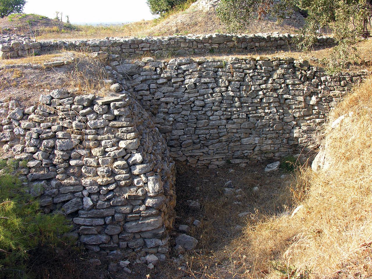 Truva ören yerinin girişindeki sembolik büyük tahta at